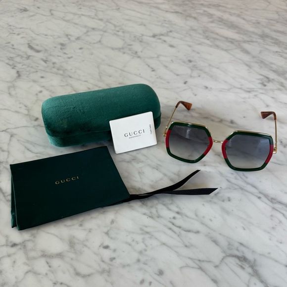 Gucci Wide Frame Sunglasses with box and dust bag MINT condition no scratches - Picture 6 of 11
